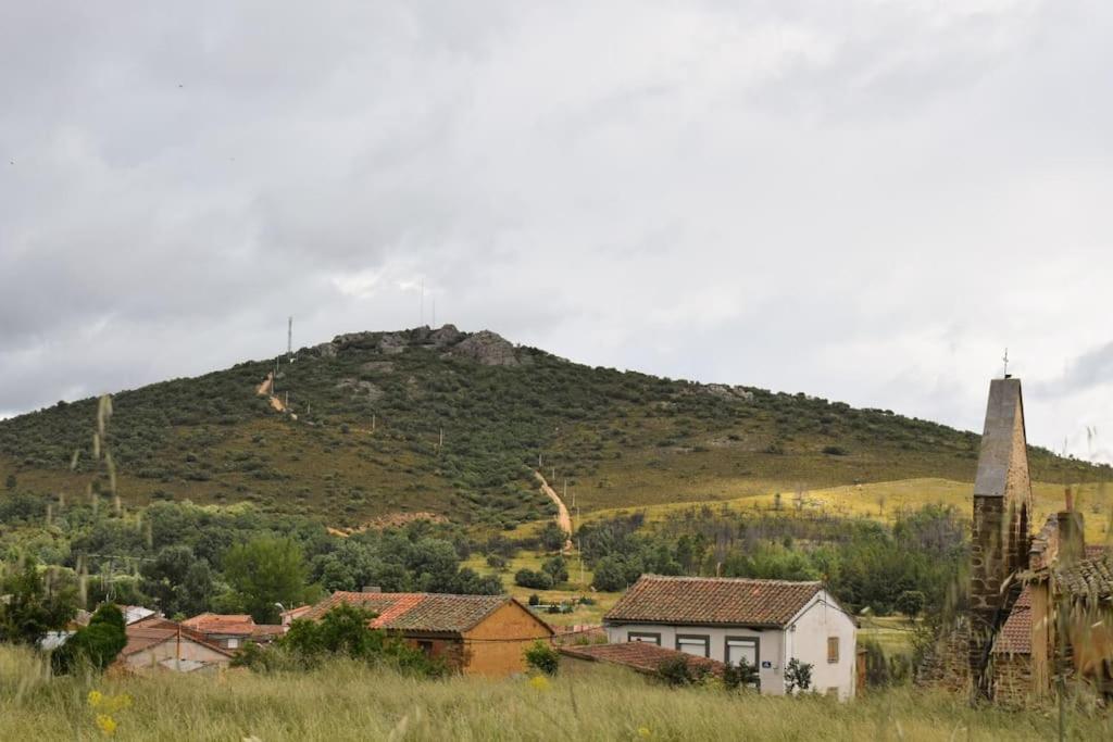 Casa Rural Tozolosolobos Otero de Bodos Kültér fotó